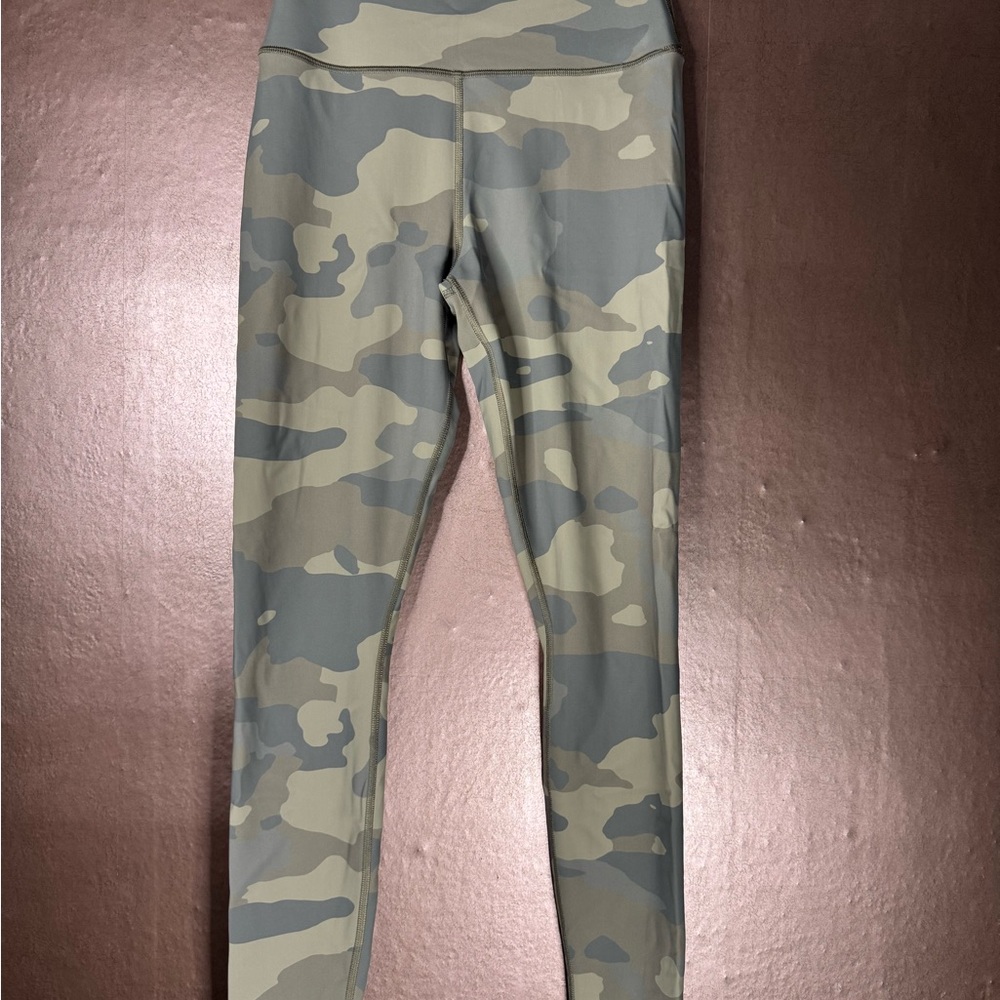 ALO YOGA CAMO HIGHRISE LEGGINGS